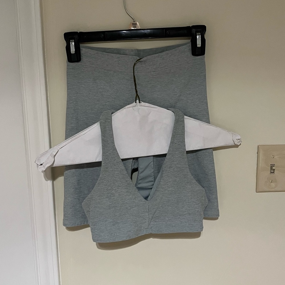 Alo Yoga Gray Light Green Two-Piece Set